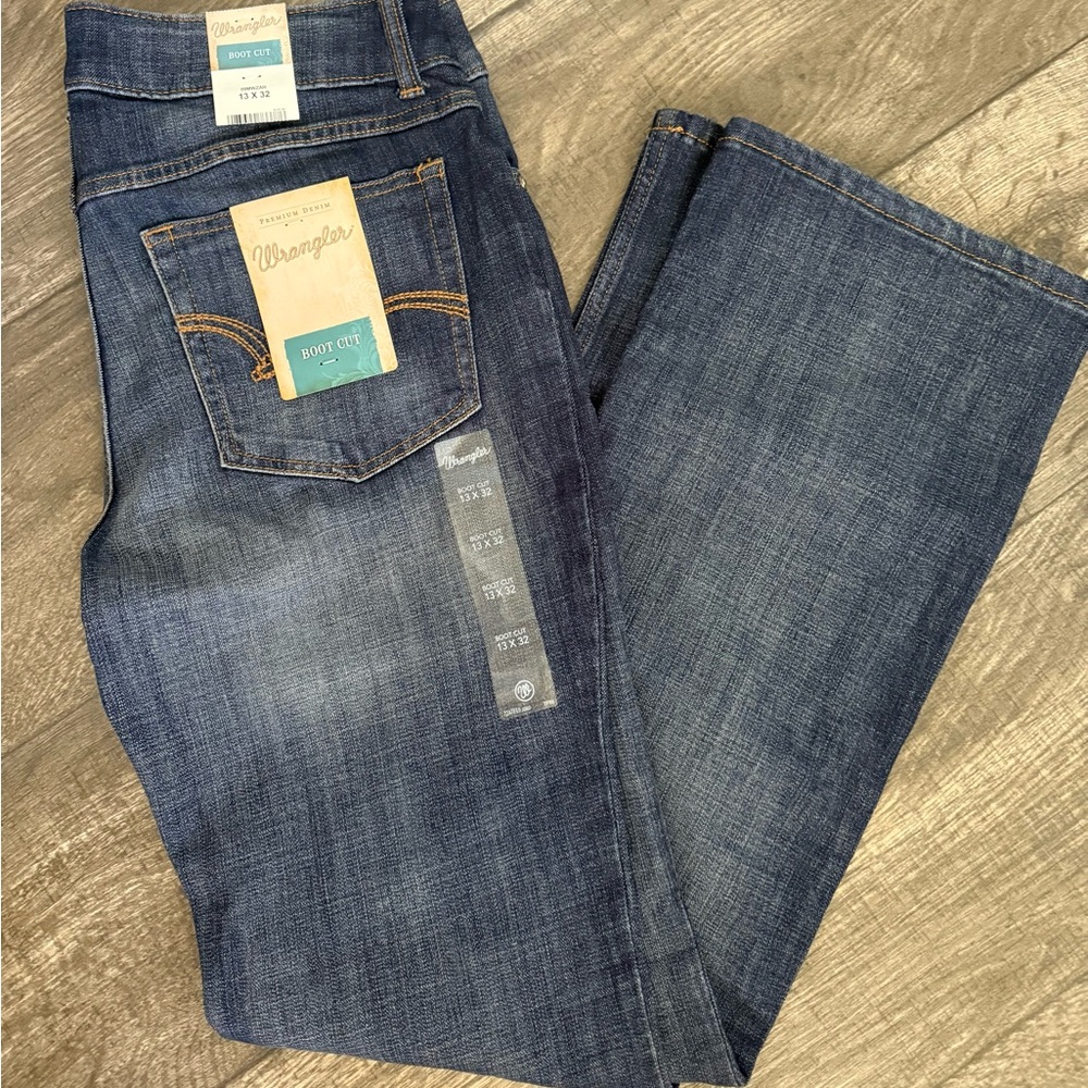Woman’s Wrangler 09MWZAH Boot Cut 13X32 Jeans Stretchy